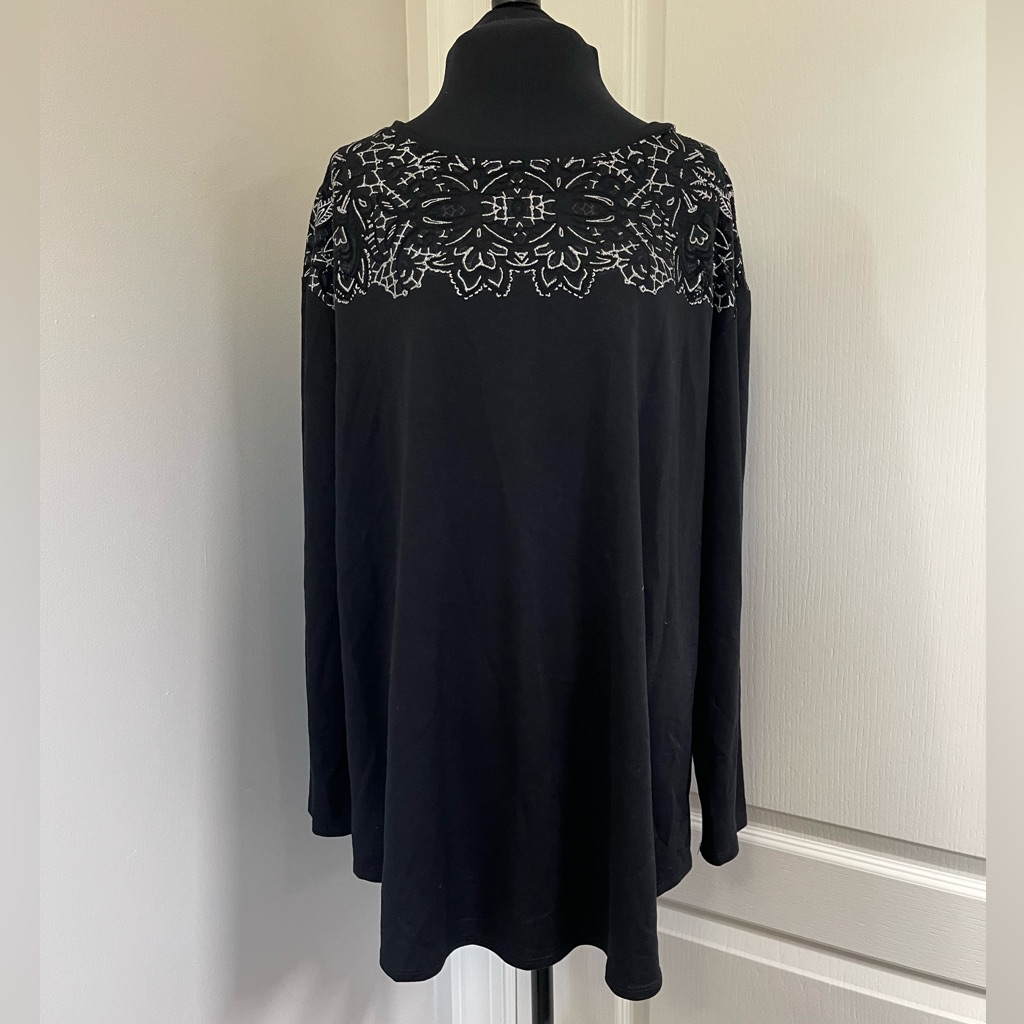 Ava & Viv Women's Black Blouse Size 1x Plus Long Sleeve Silver Detail Cutouts
